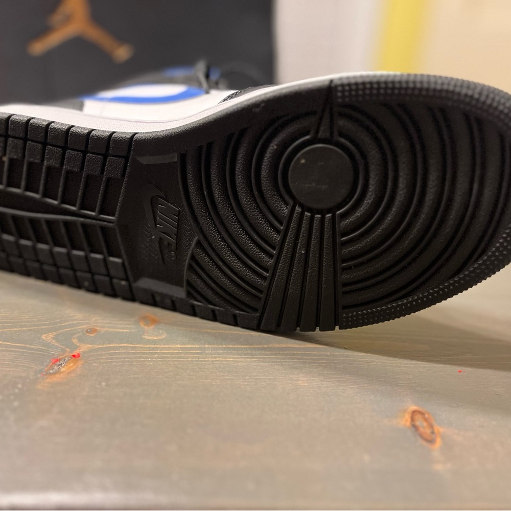 Nike Air Jordan 1 Retro Mid - Picture 5 of 6
